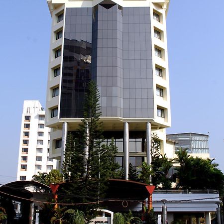 Gokulam Park Hotel Kochi Exterior foto