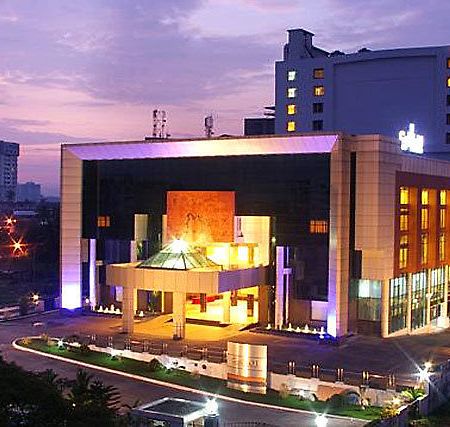 Gokulam Park Hotel Kochi Exterior foto