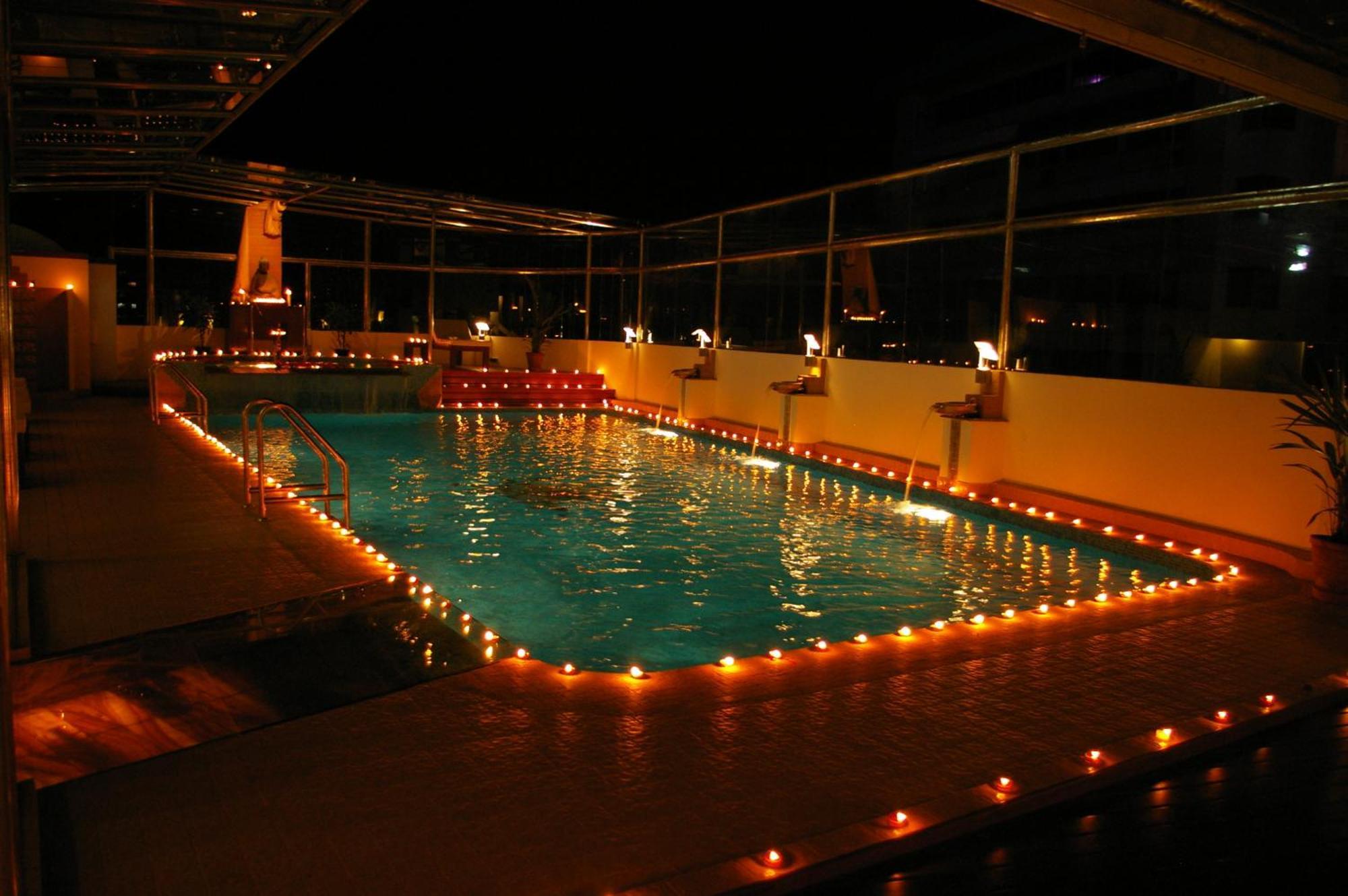 Gokulam Park Hotel Kochi Exterior foto