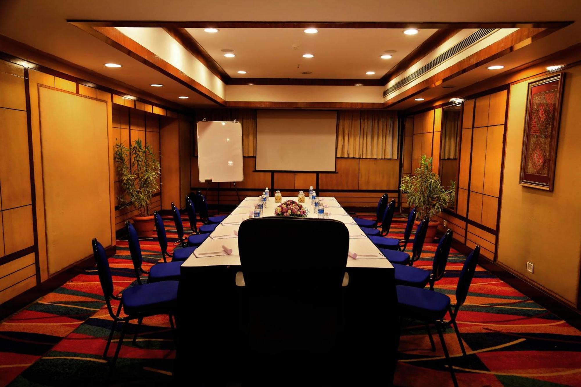 Gokulam Park Hotel Kochi Exterior foto