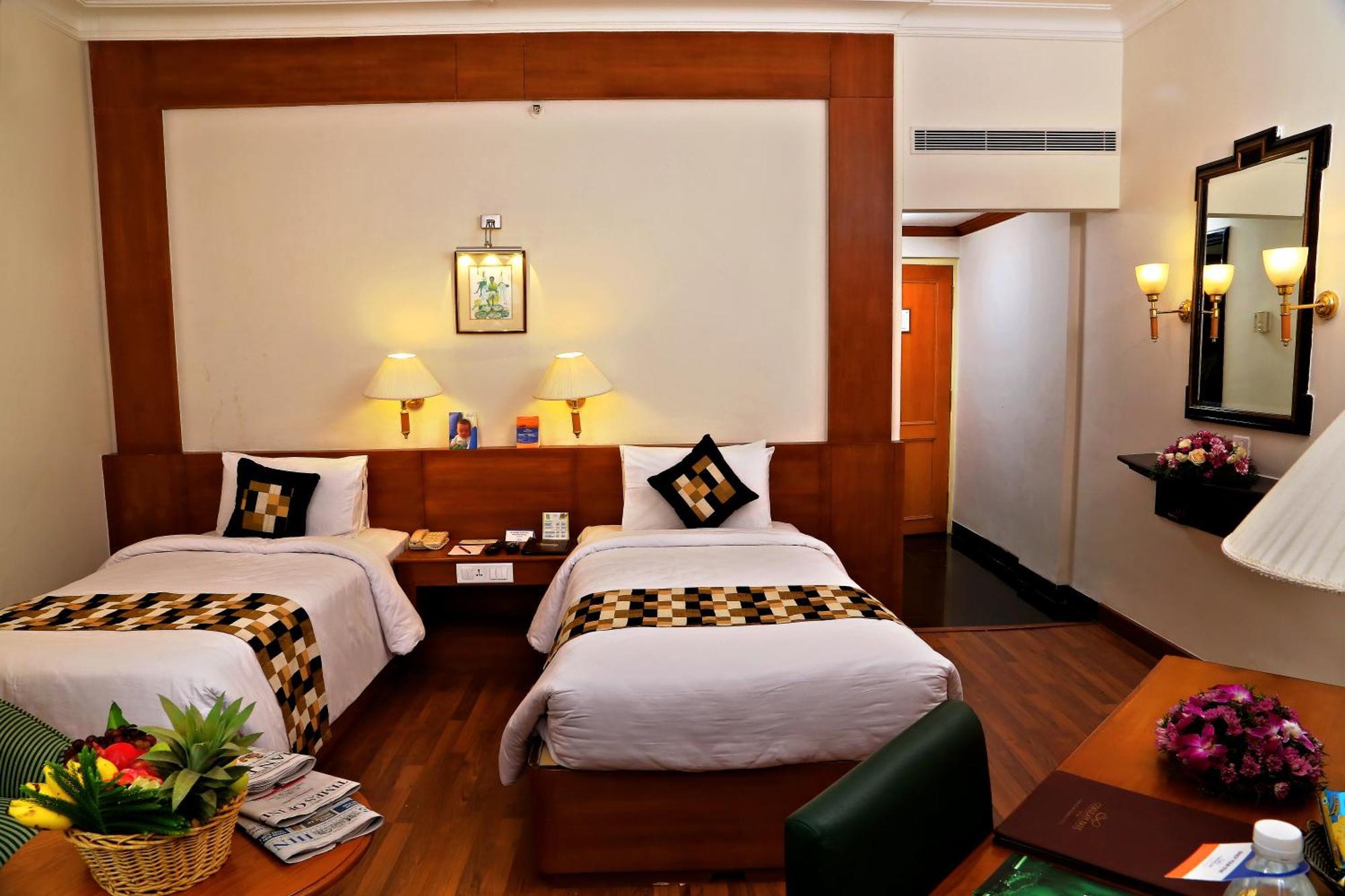 Gokulam Park Hotel Kochi Exterior foto