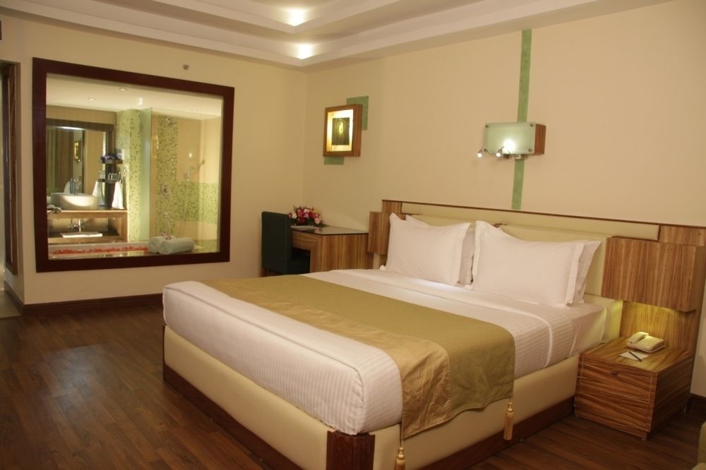 Gokulam Park Hotel Kochi Exterior foto