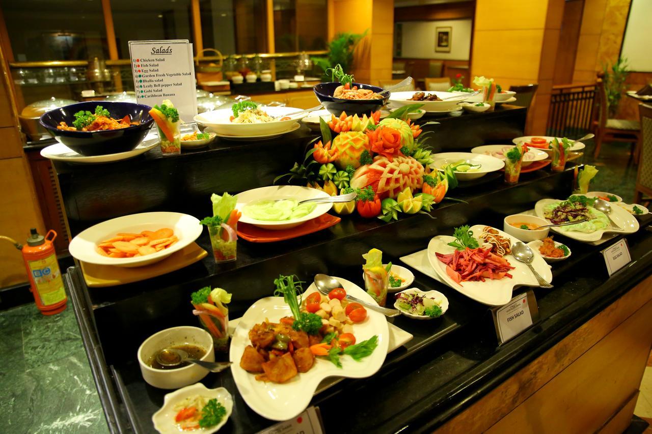 Gokulam Park Hotel Kochi Exterior foto