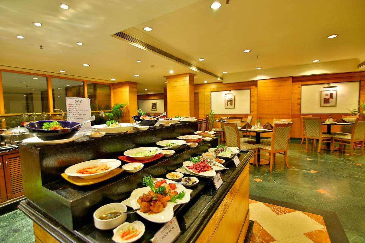Gokulam Park Hotel Kochi Exterior foto